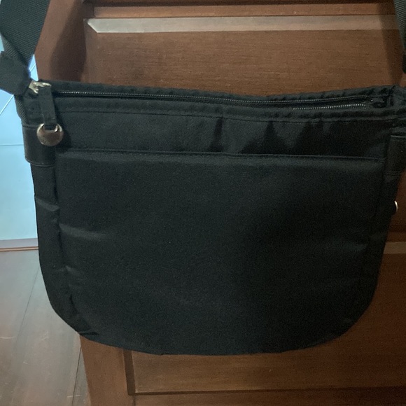 Travelon Crossbody Anti-Theft Expandable Zippered Bottom - Picture 2 of 6